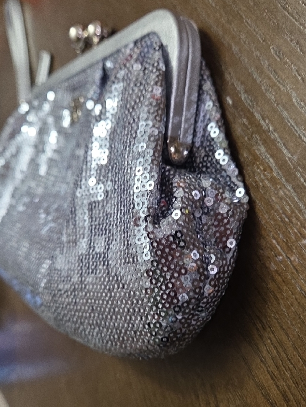 Coach Limited Edition Silver Sequin Kiss-Lock Wristlet Clutch With Hangtag - Picture 5 of 14